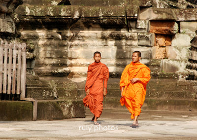 2 moines au temple d'Angkor - voyage